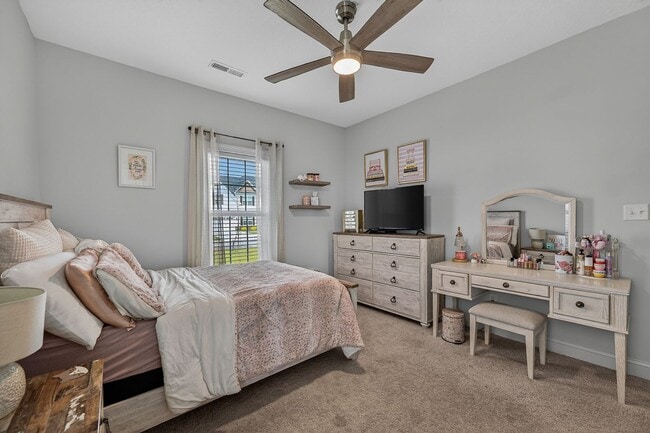 Building Photo - Spacious Stateside Home with Bonus Room & Screened-In Porch