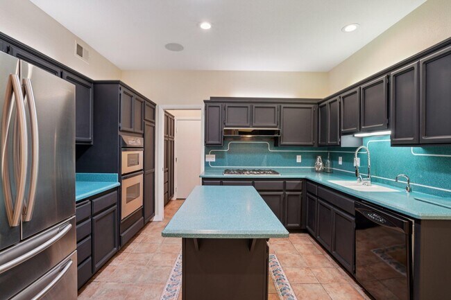 Building Photo - 29 Lakeshore Dr