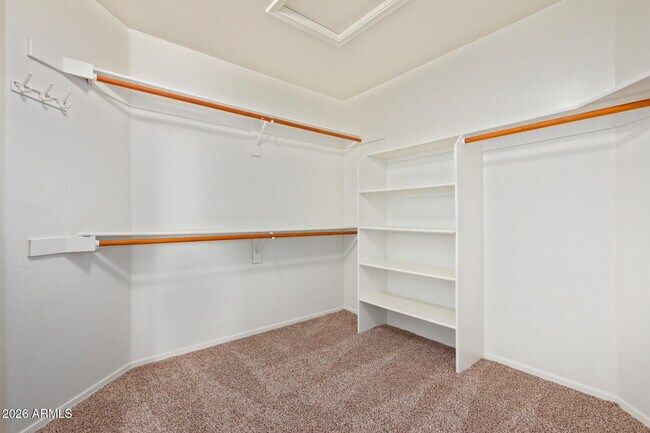 Building Photo - 5682 W Ross Dr