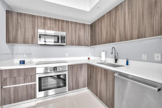 Building Photo - 488 NE 18th St