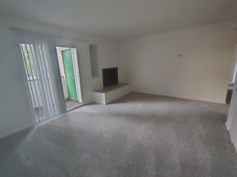 Building Photo - 600 Reusens Rd