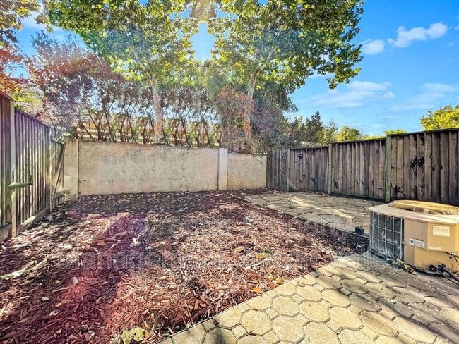 Building Photo - 603 Morning Star Dr