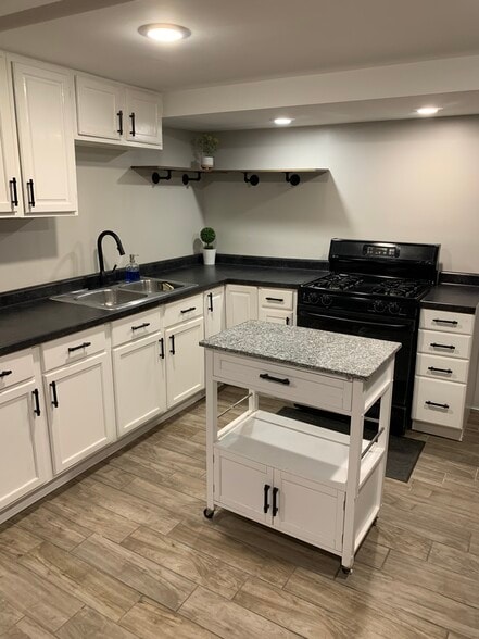 Building Photo - 2122 Kenilworth Ave