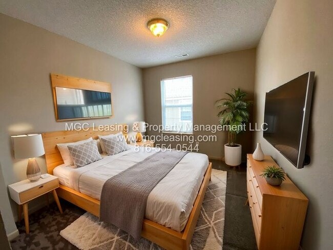Building Photo - Fall into Comfort and Style at South Garde...