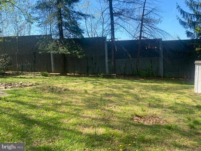 Building Photo - 2200 Greenwich St