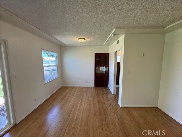 Building Photo - 933 W Autumn Dr