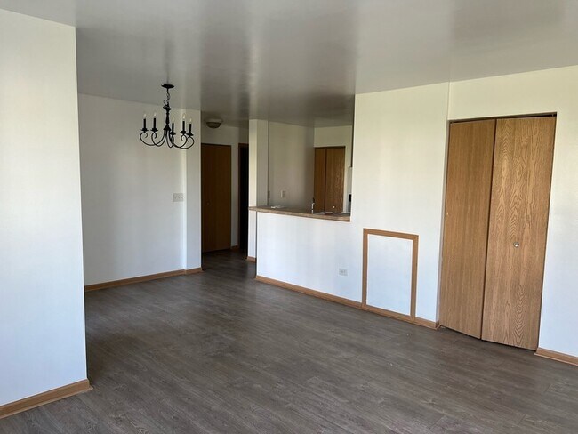 Building Photo - 2115 Silverstone Dr