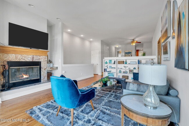 Building Photo - 23 E Mnr Sq