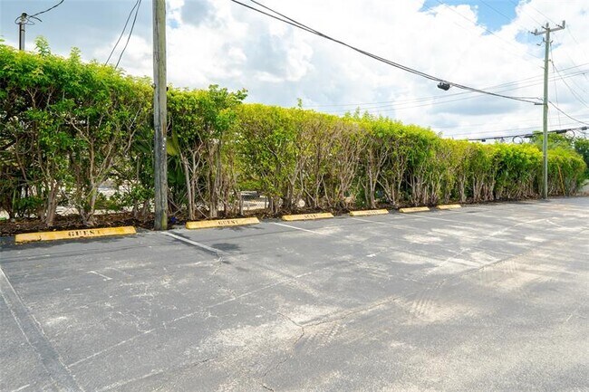Building Photo - 400 Waterway Dr S