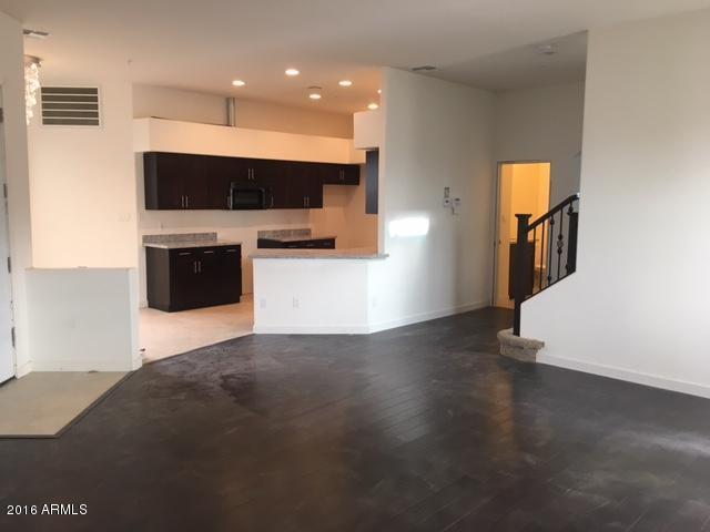 Building Photo - 1502 E Dunlap Ave