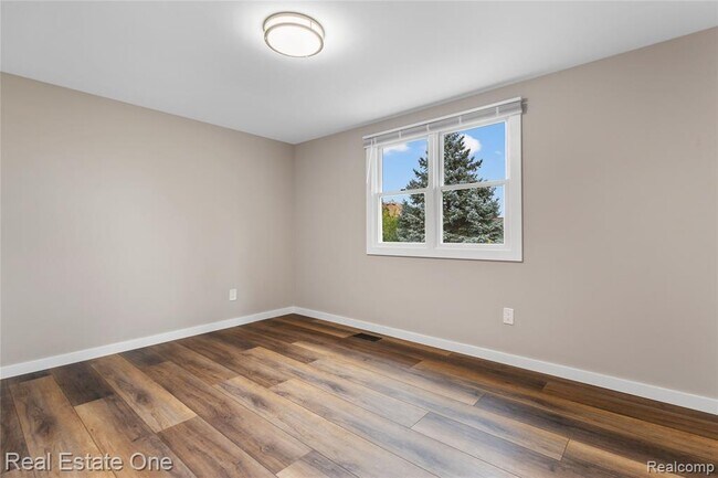 Building Photo - 5842 Marble Dr