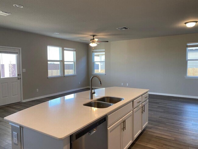 Building Photo - 3201 College Park Dr