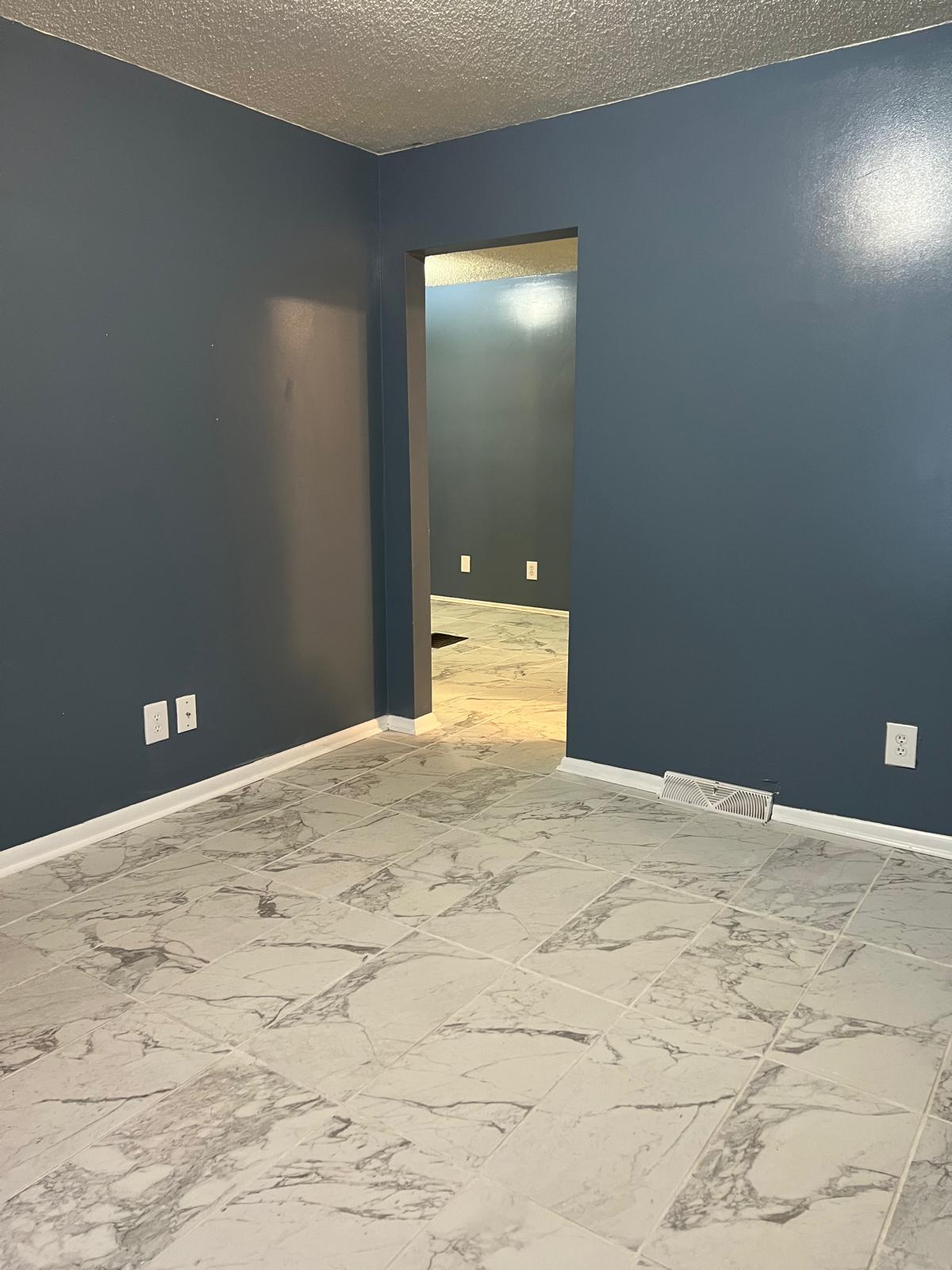 Building Photo - 2 Tracy St