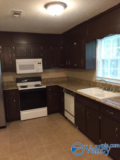 Building Photo - 1027 Sharpsburg Dr SE
