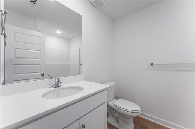 Building Photo - 4651 W Aurora St