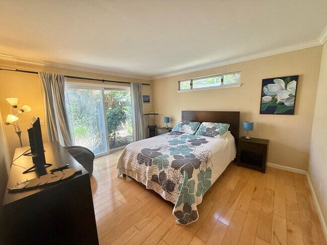 Building Photo - Furnished!! - One story gem in North Davis