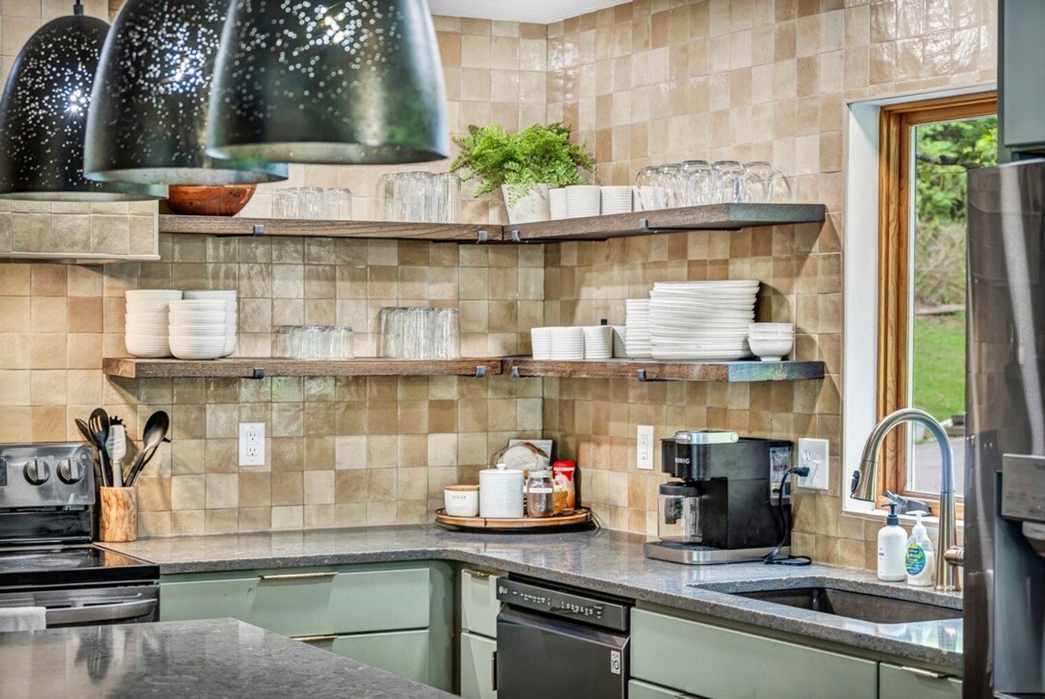 Building Photo - 23120 Bates Rd