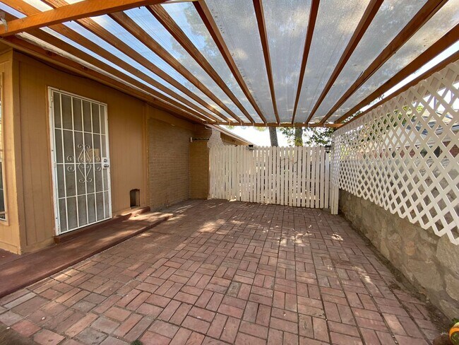 Building Photo - 783 De Leon Dr