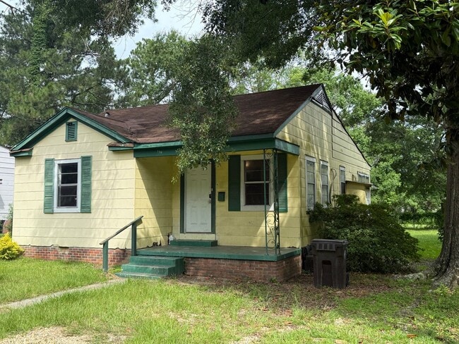 Primary Photo - 3 Bedroom 1 Bathroom House Available for Rent