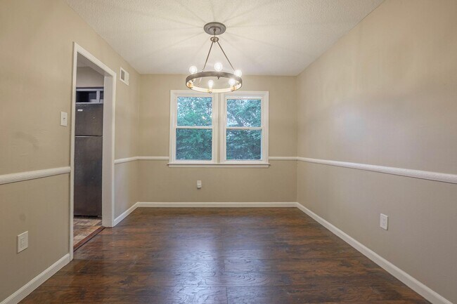 Building Photo - 4BR/1.5BA split-level in Grandview Heights
