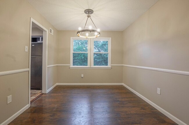 Building Photo - Rent greatly reduced PLUS Fall Special! 1/...