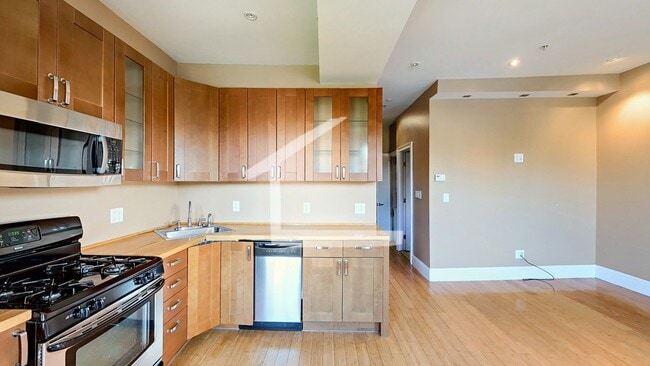 Building Photo - Private Roof Deck, Central Heat/AC, In-Unit Washer and Dryer, Pets Friendly Unit, Luxury Finishes