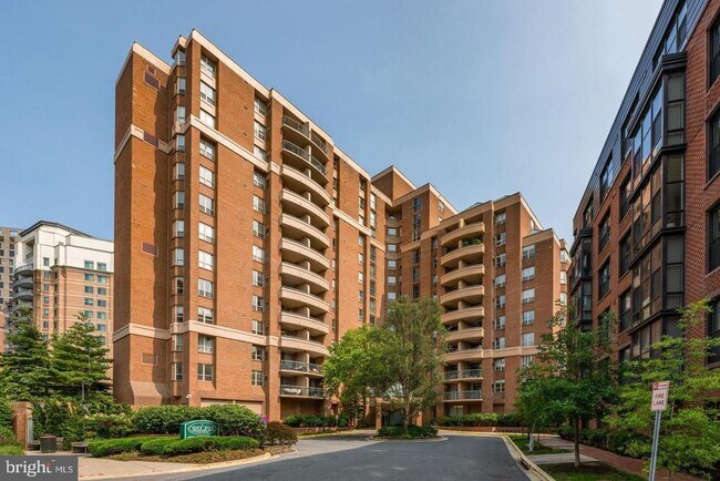 Building Photo - 4808 Moorland Ln