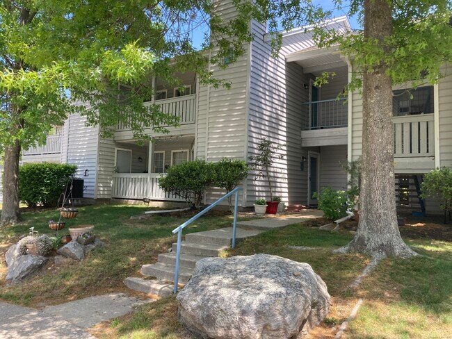 Building Photo - 110 Leafwood Ln