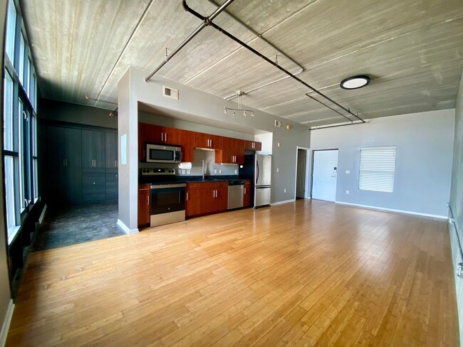 Building Photo - 1 Bedroom Industrial Condo in Downtown Cha...