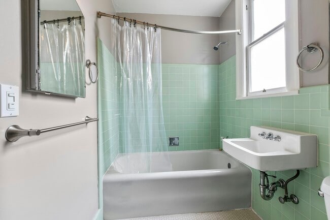 Building Photo - 2418 Marti Rae Ct