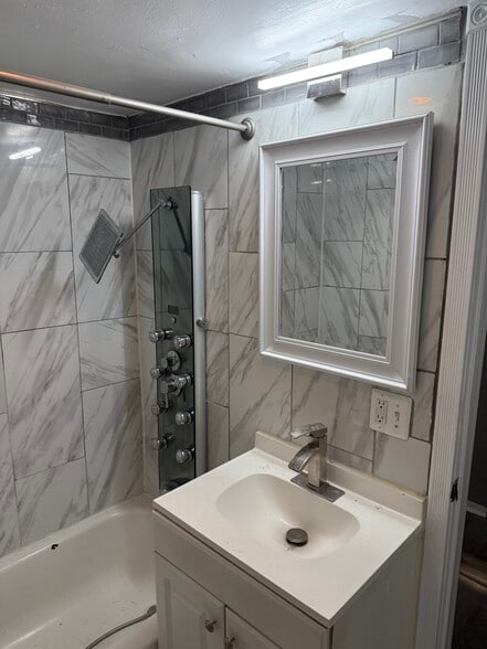 Bathroom - 582 Wilson Bridge Dr