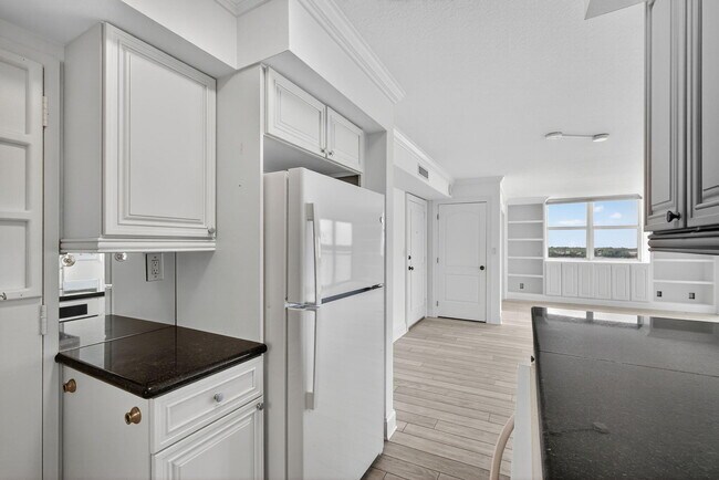 Building Photo - 2600 N Flagler Dr