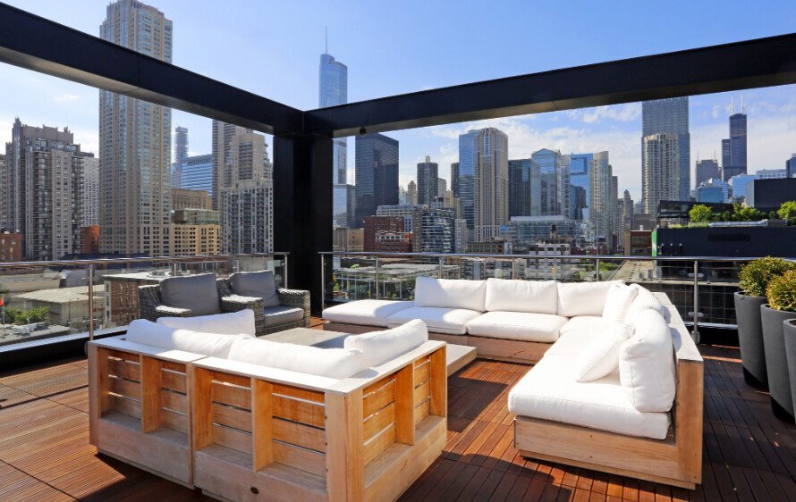 Building Photo - 688 N LaSalle St