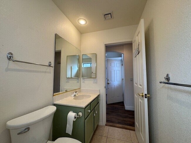 Building Photo - 3BR with SOLAR-NO Electric Bills! RV Gate & Parking, Bullhead Parkway