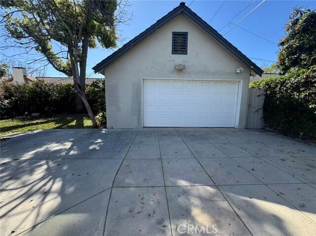 Building Photo - 1965 S El Molino Ave