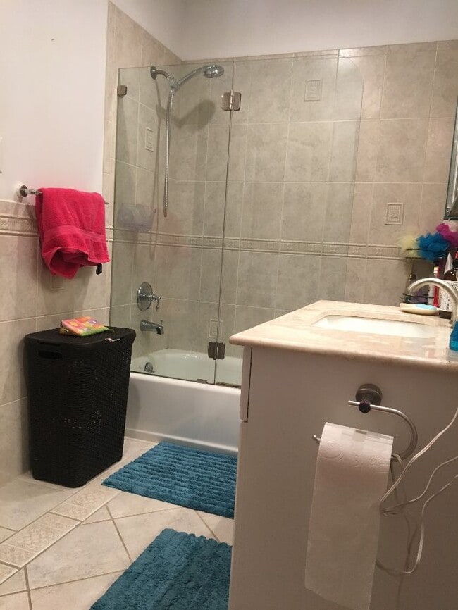 Building Photo - 215 S Quince St