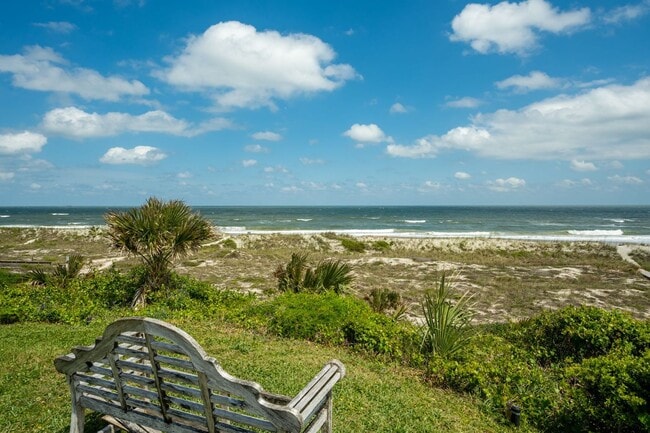 Building Photo - Chalet by the Sea SHORT OR LONG TERM RENTAL