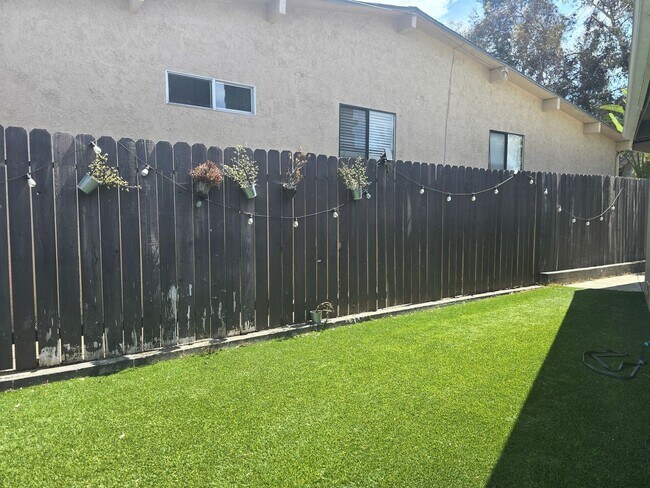 Building Photo - 5539 Baja Dr
