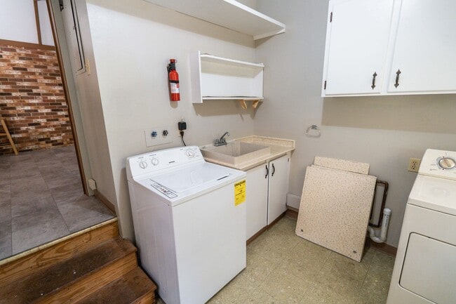 Building Photo - 3BR/2BA Home