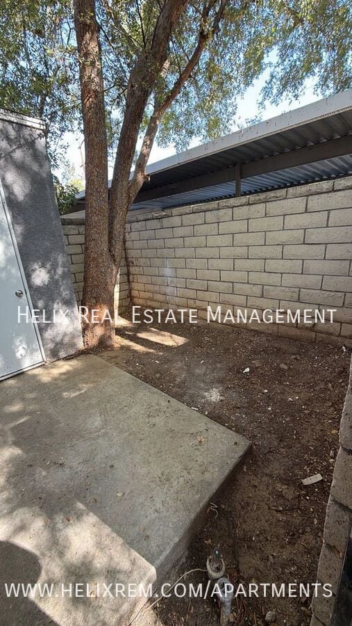 Building Photo - 1933 E Villa St