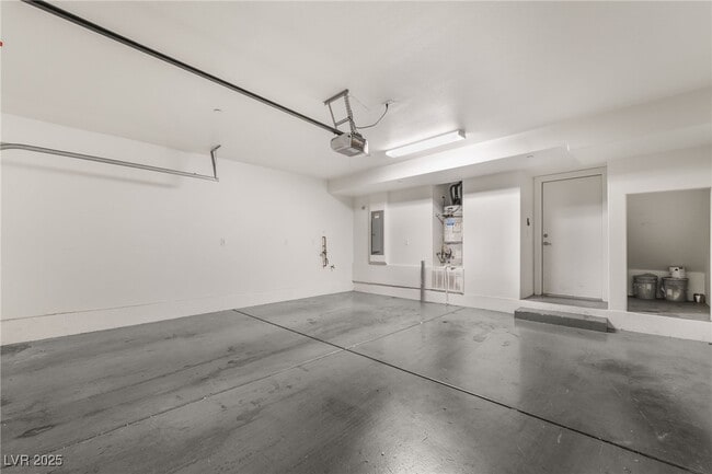 Building Photo - 9050 W Tropicana Ave