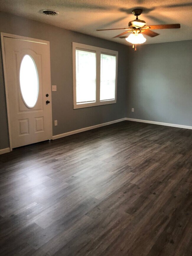 Building Photo - 3 bedroom 1 bathroom in Benton