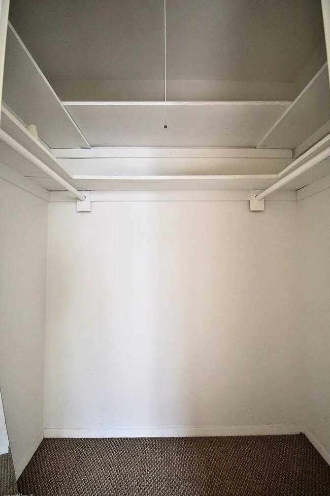 Primary Photo - 900 Midland Ave