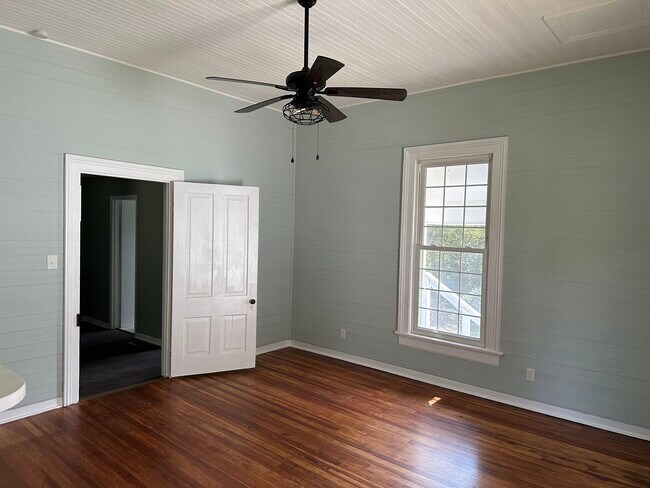 Living Room - 1909 Summerville Rd