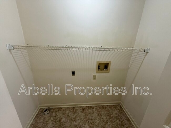 Building Photo - 117 Rowe Ln