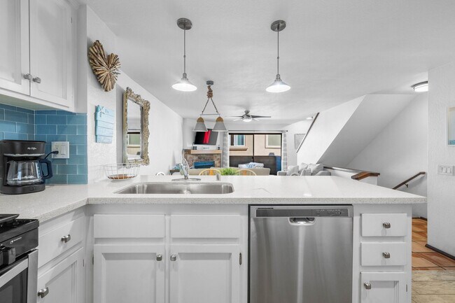 Building Photo - 733 Seacoast Dr