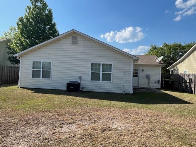 Building Photo - Welcome to this well-appointed 3-bedroom, 2-bath home in Leland, NC