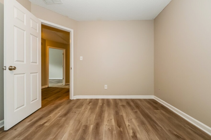 Building Photo - 6612 Chestnut Oaks Ridge