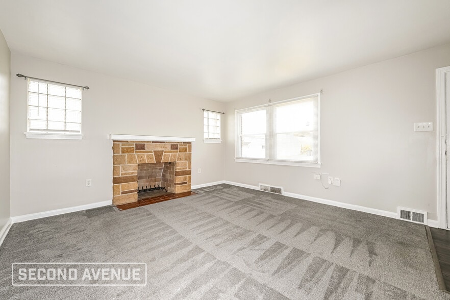 Building Photo - 1721 VanBuren St