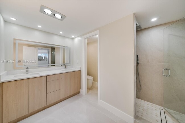 Building Photo - 1 Grove Isle Dr